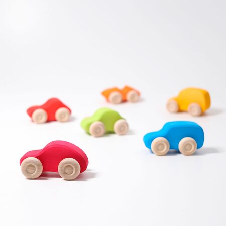 Grimms Holzspielzeug ein buntes Auto